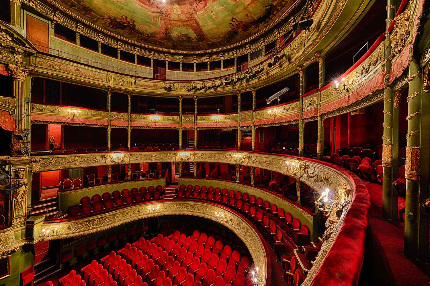 Parts of theatre. Théâtre du gymnase Marie Bell Париж. Театр Шатле. Hanon Theatre Брюссель. Театр в Париже.
